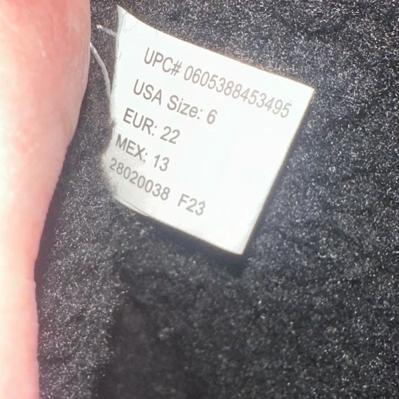 Black and Red Winter Boots - Picture 7 of 8